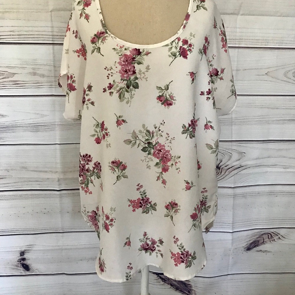 Live 4 TRUTH | Floral High Low Blouse